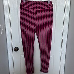 Plus Size Pink & Black Geometric Leggings-2X